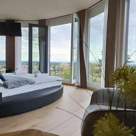 West Panorama Penthouse - Apartment With A Fantastic View Of The City Сомбатхей Экстерьер фото