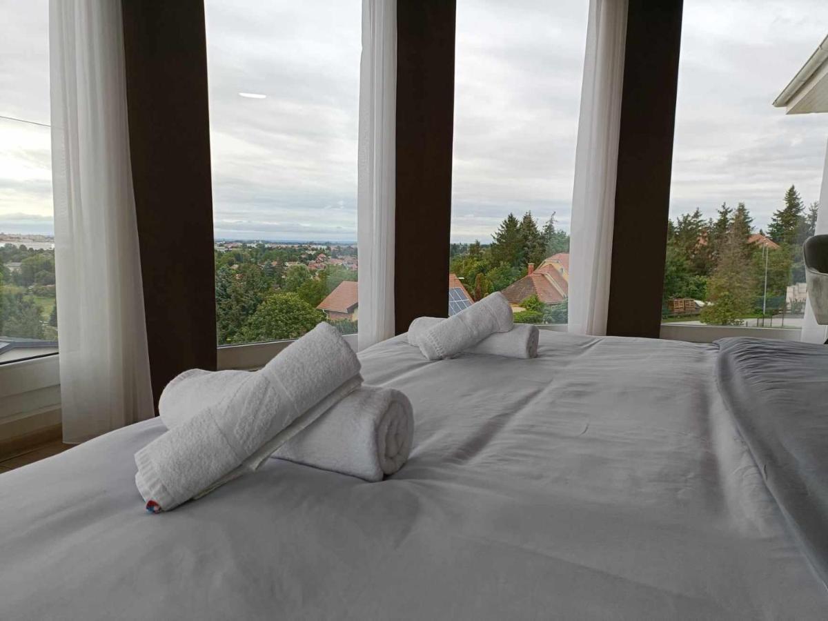 West Panorama Penthouse - Apartment With A Fantastic View Of The City Сомбатхей Экстерьер фото