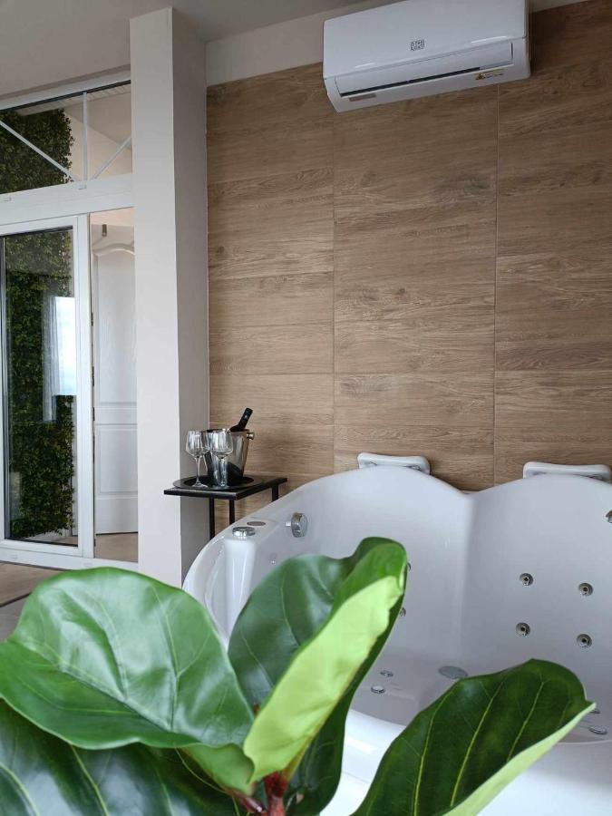 West Panorama Penthouse - Apartment With A Fantastic View Of The City Сомбатхей Экстерьер фото