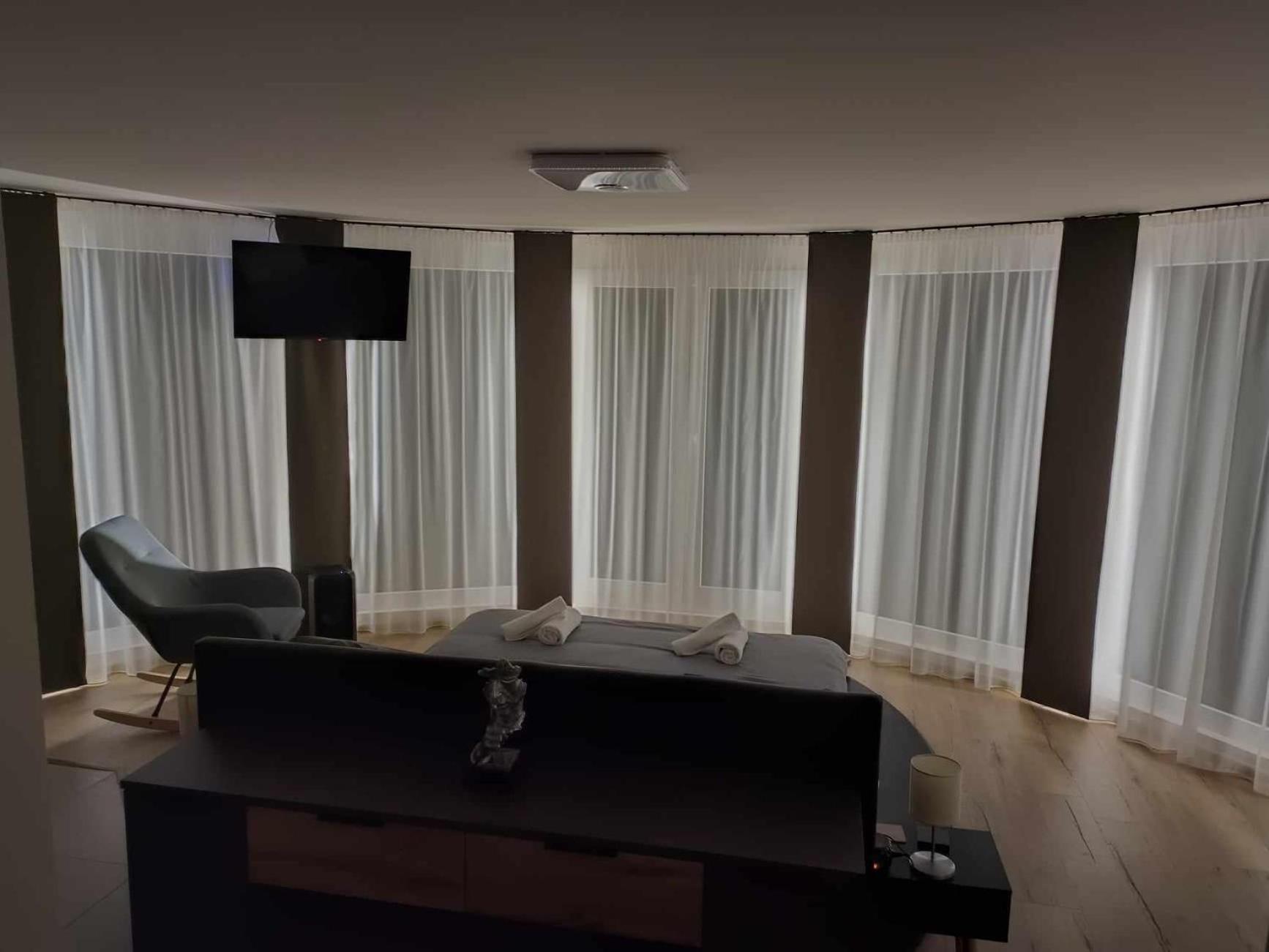 West Panorama Penthouse - Apartment With A Fantastic View Of The City Сомбатхей Экстерьер фото