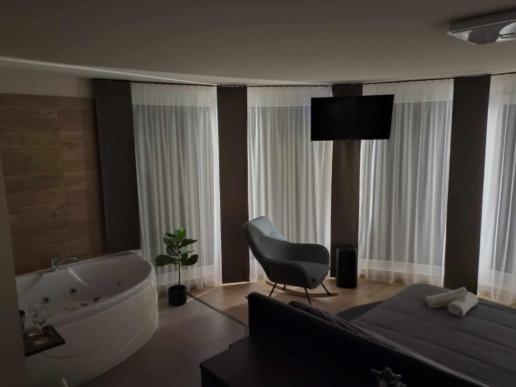 West Panorama Penthouse - Apartment With A Fantastic View Of The City Сомбатхей Экстерьер фото
