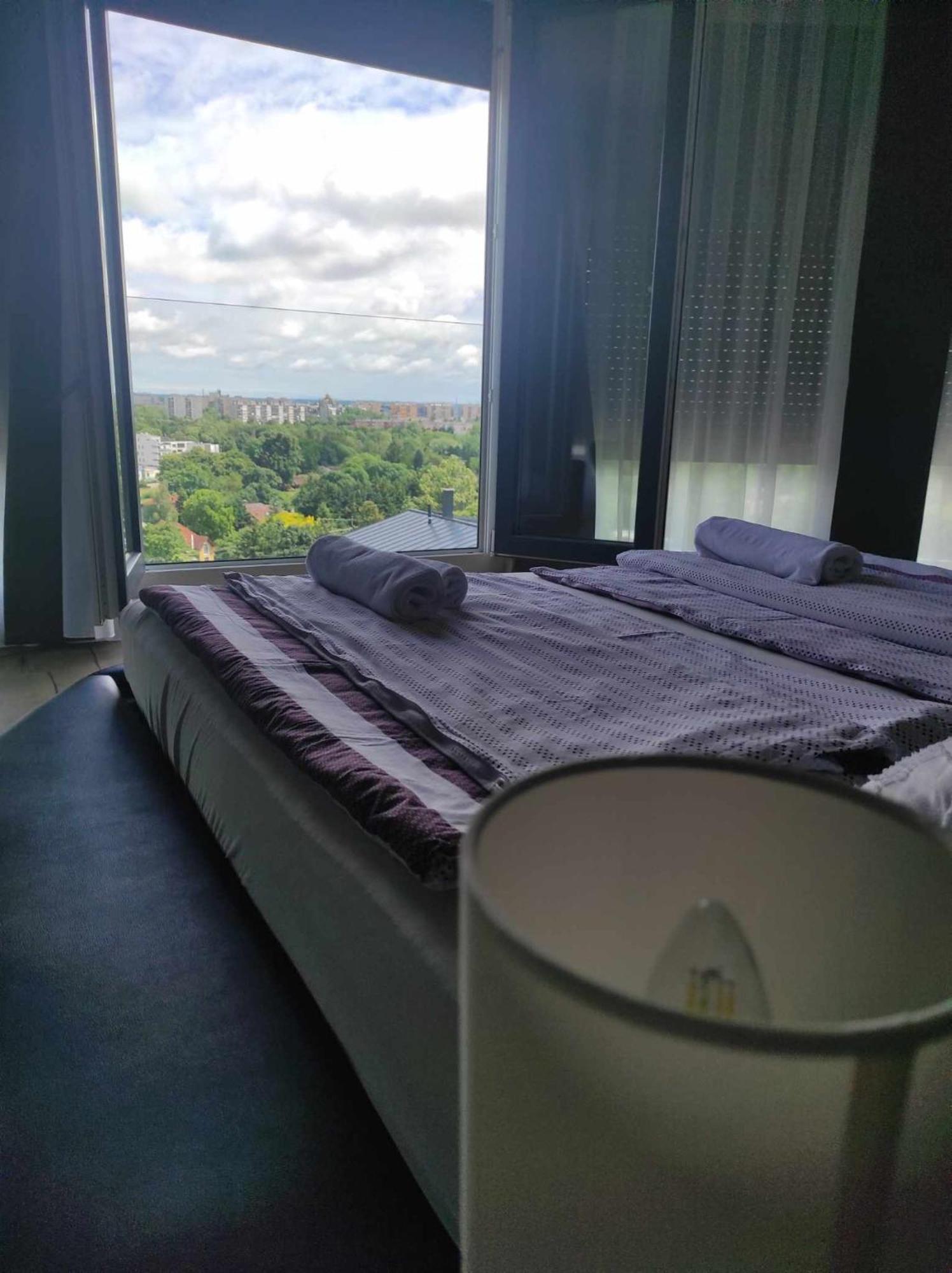 West Panorama Penthouse - Apartment With A Fantastic View Of The City Сомбатхей Экстерьер фото